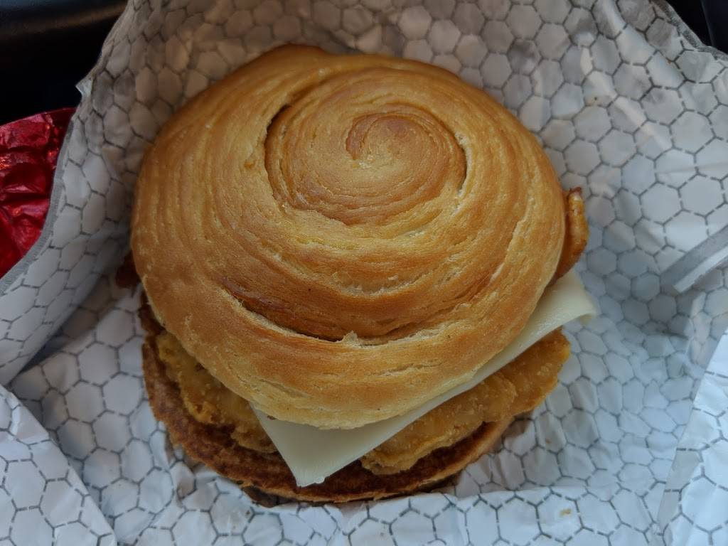 Wendys | restaurant | 2655 Eglinton Ave W, Mississauga, ON L5M 7E1, Canada | 9058282515 OR +1 905-828-2515