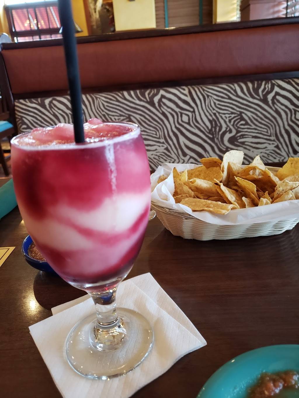 La Hacienda De Los Fernandez | restaurant | 1571 W Lake St, Addison, IL 60101, USA | 6309329551 OR +1 630-932-9551