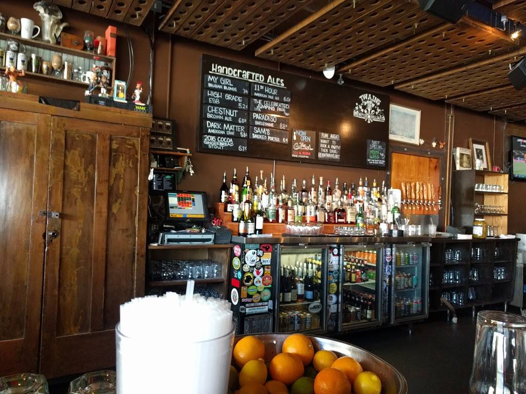 Twains Brewpub & Billiards | restaurant | 211 E Trinity Pl, Decatur, GA 30030, USA | 4043730063 OR +1 404-373-0063