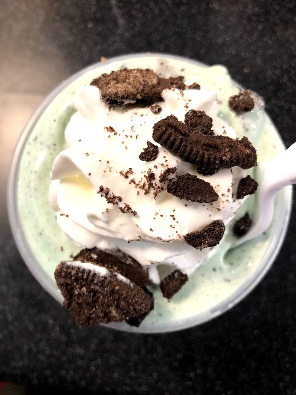 Freddys Frozen Custard & Steakburgers | restaurant | 2589 NW Arterial, Dubuque, IA 52002, USA | 5632358335 OR +1 563-235-8335