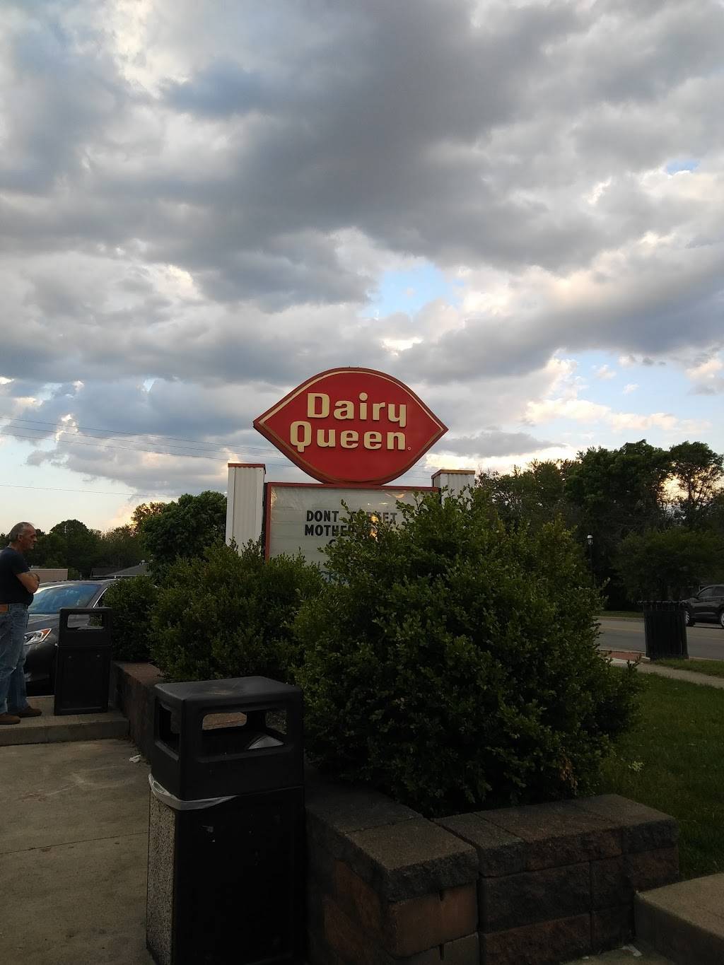 Dairy Queen | restaurant | 230 Main St, Groveport, OH 43125, USA | 6148369656 OR +1 614-836-9656