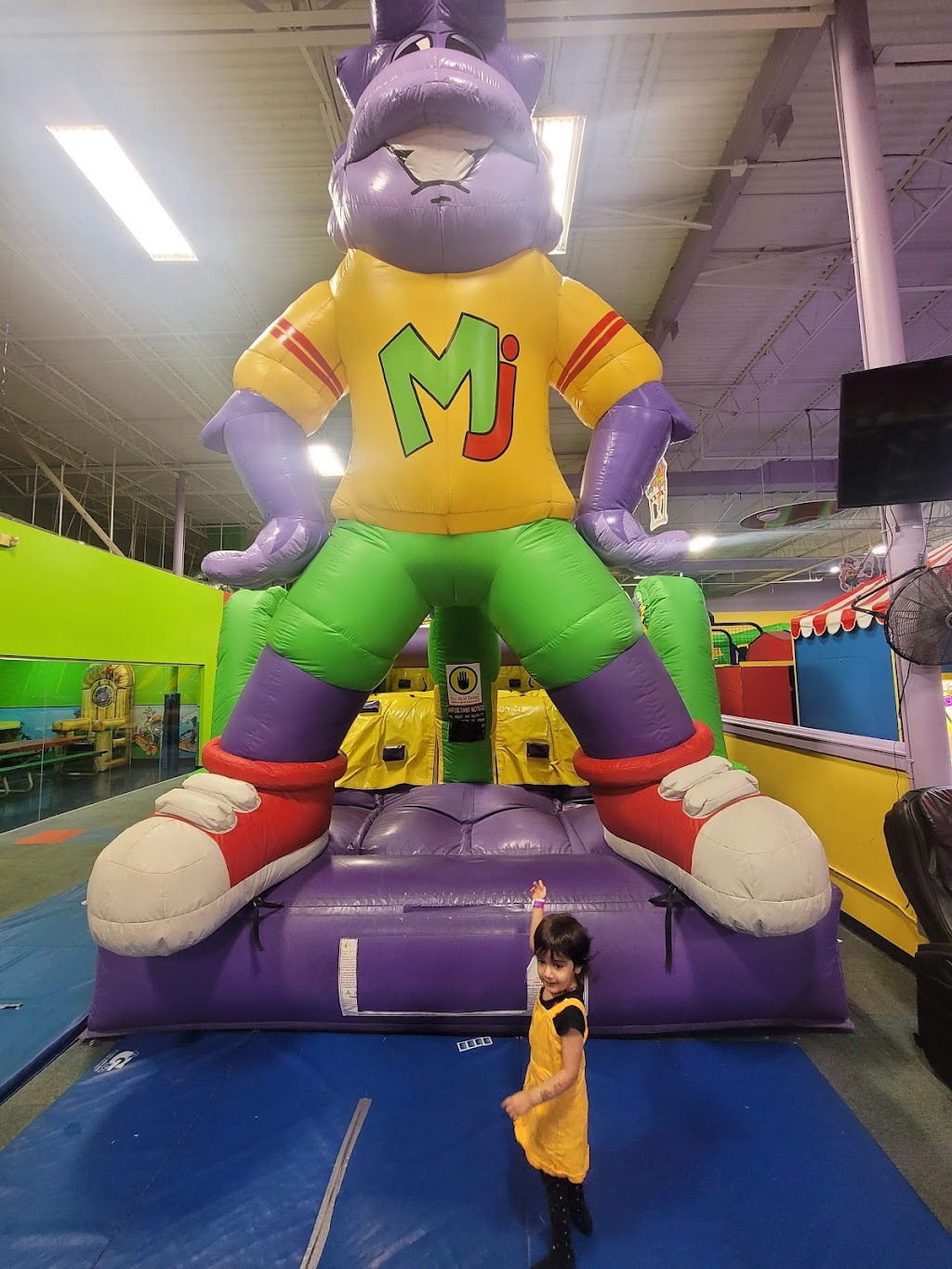 Monkey Joes - Winter Park | restaurant | 5471 Lake Howell Rd, Winter Park, FL 32792, USA | 4074784000 OR +1 407-478-4000