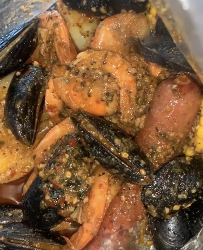 The Bag Lady Detroit | restaurant | 15060 Troester St, Detroit, MI 48205, USA | 2486785556 OR +1 248-678-5556