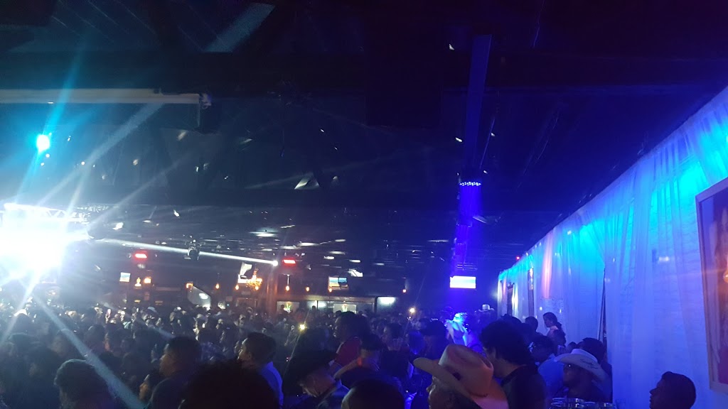 V Live Restaurant & Live Music Entertainment | restaurant | 2501 S Kedzie Ave, Chicago, IL 60623, USA | 7732472400 OR +1 773-247-2400