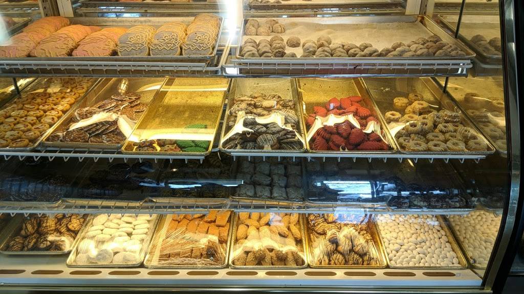 The Bakery On The Ave | bakery | 1083 Farmington Ave, Berlin, CT 06037, USA | 8608298883 OR +1 860-829-8883