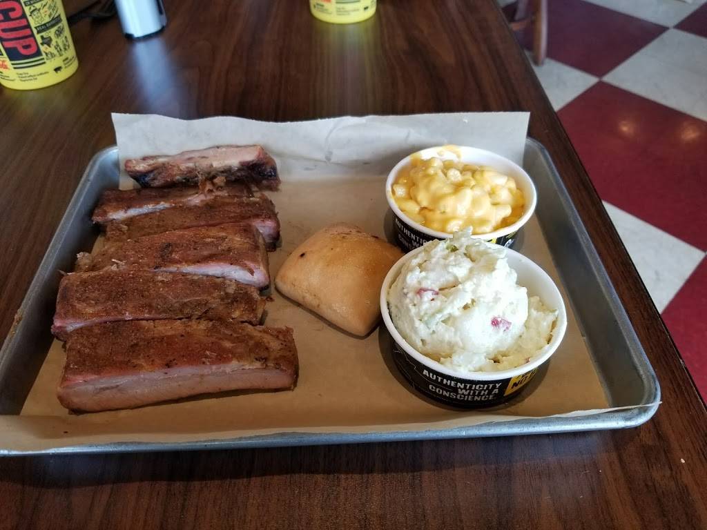 Dickeys Barbecue Pit | restaurant | 17245 17th St, Tustin, CA 92780, USA | 7146023874 OR +1 714-602-3874