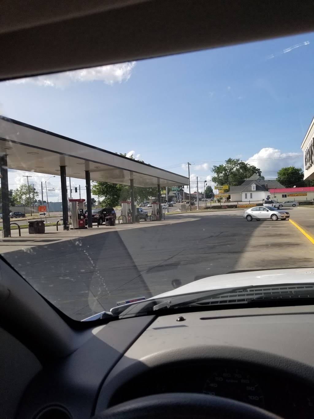 Caseys | meal takeaway | 1700 S 3rd St, Terre Haute, IN 47802, USA | 8122318638 OR +1 812-231-8638