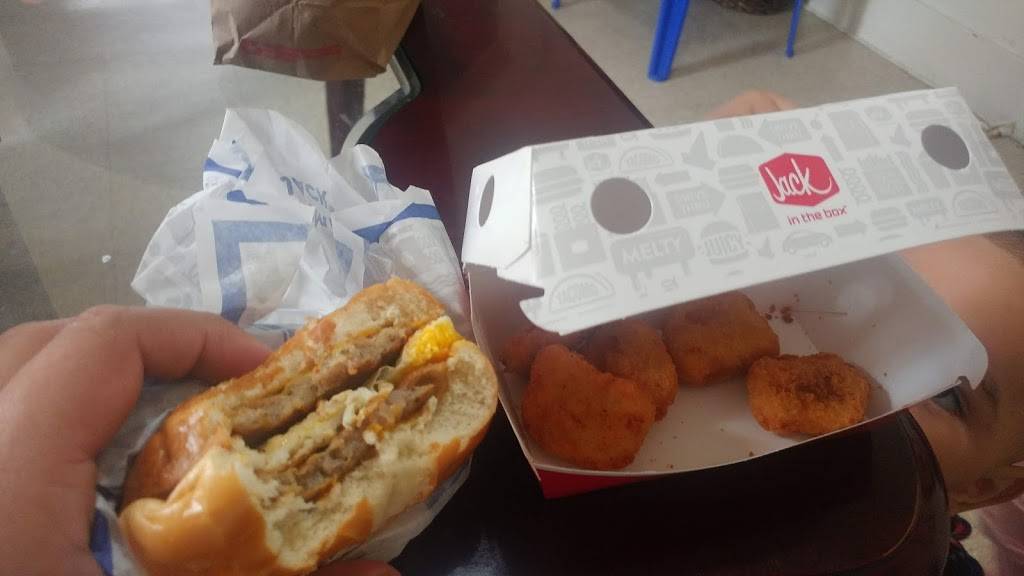 Jack in the Box | restaurant | 2100 E W El Monte Way, Dinuba, CA 93618, USA | 5595913505 OR +1 559-591-3505