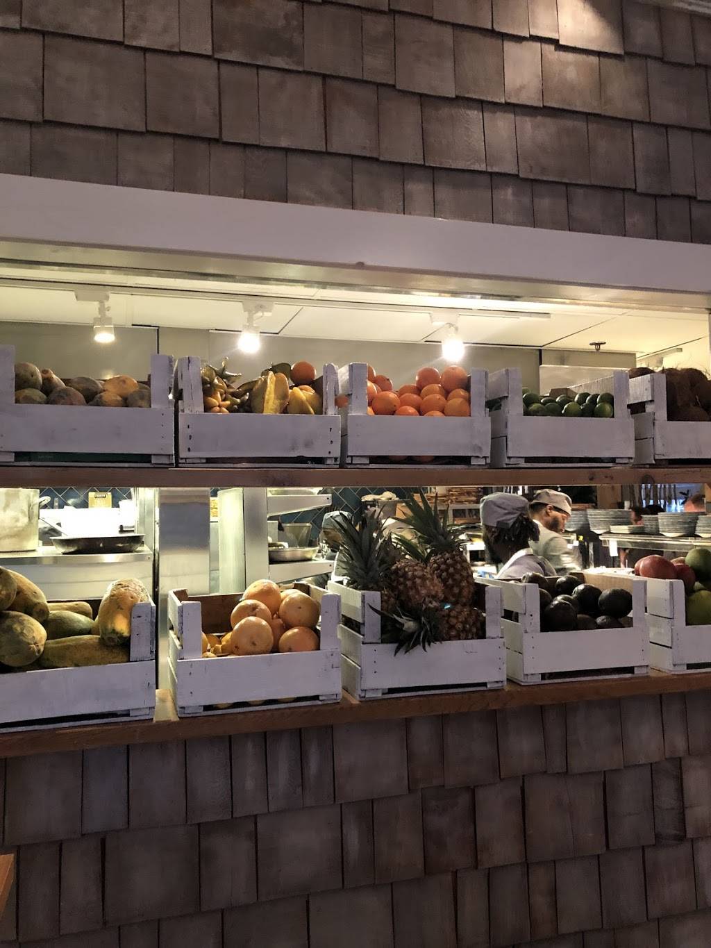 Lindeys Lake House Flats | restaurant | 1146 Old River Rd, Cleveland, OH 44113, USA | 2167270158 OR +1 216-727-0158