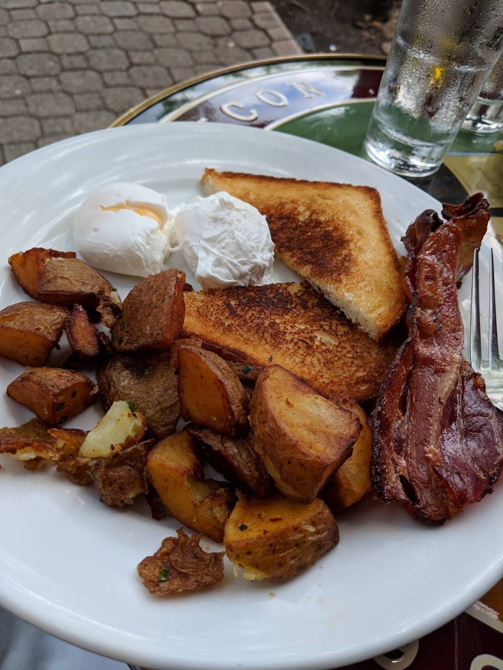 avert Brasserie | restaurant | 35 LaSalle Rd, West Hartford, CT 06107, USA | 8609046240 OR +1 860-904-6240