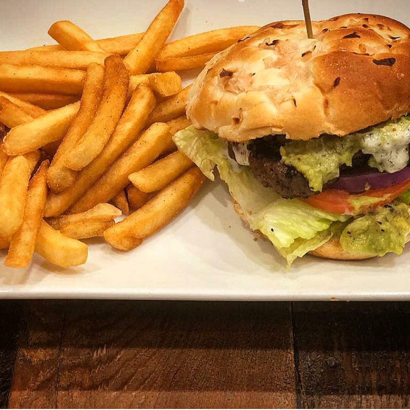 Daves Gourmet | restaurant | 15280 Lincoln St, Oak Park, MI 48237, USA | 2489512926 OR +1 248-951-2926