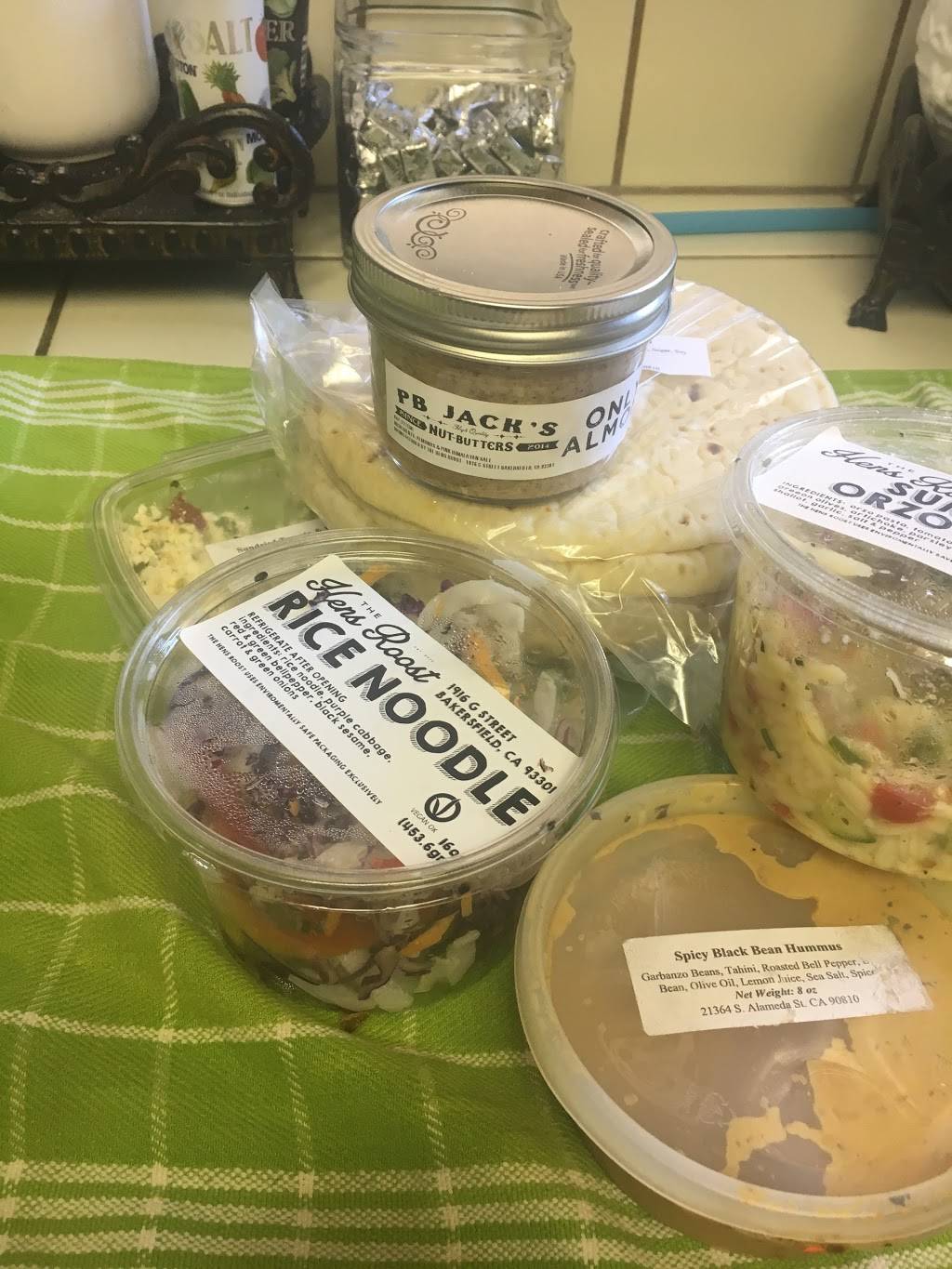 The Hens Roost | restaurant | 1916 G St, Bakersfield, CA 93301, USA | 6618647048 OR +1 661-864-7048