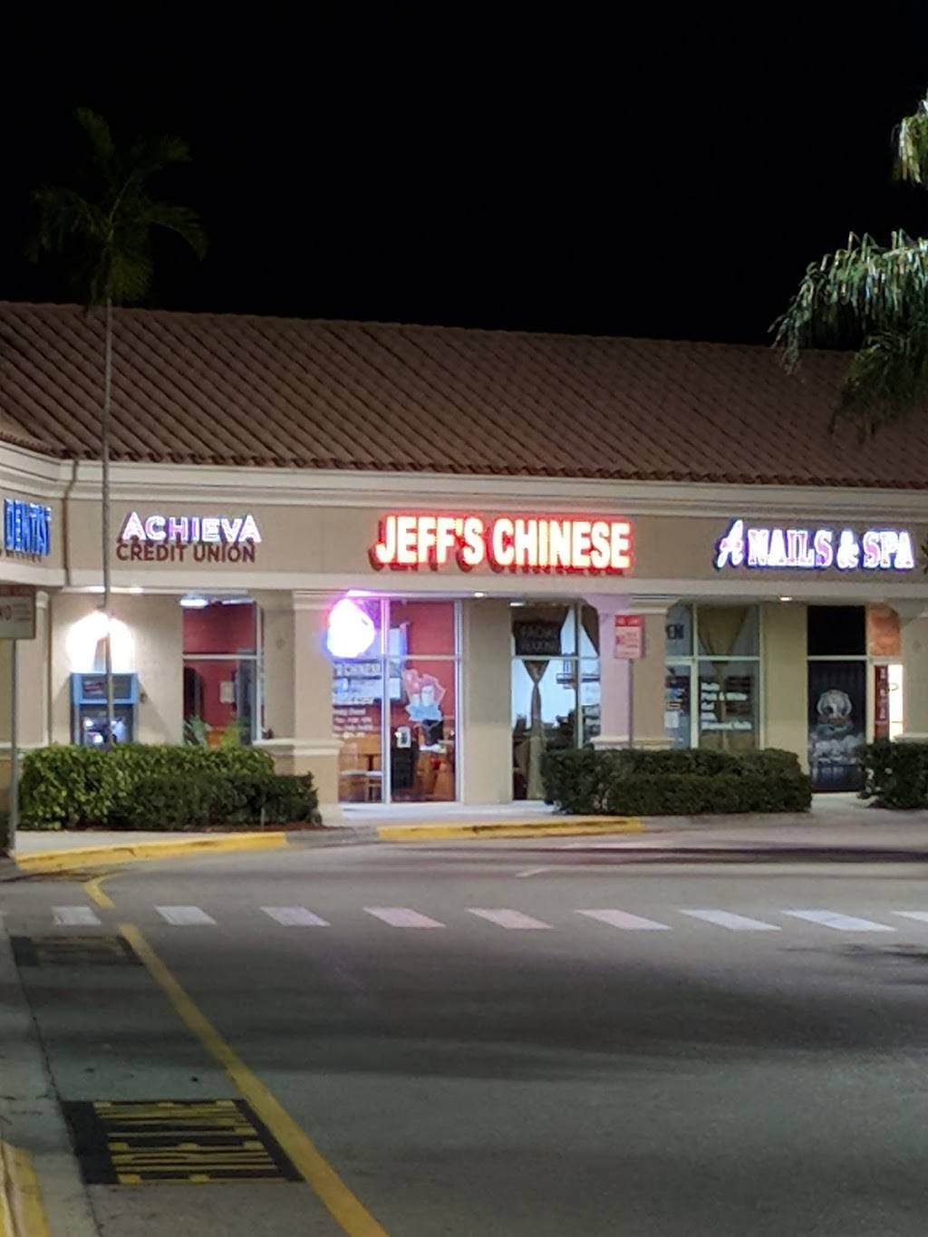 Corkscrew Village | shopping mall | 21301 S Tamiami Trail, Estero, FL 33928, USA | 8136644800 OR +1 813-664-4800