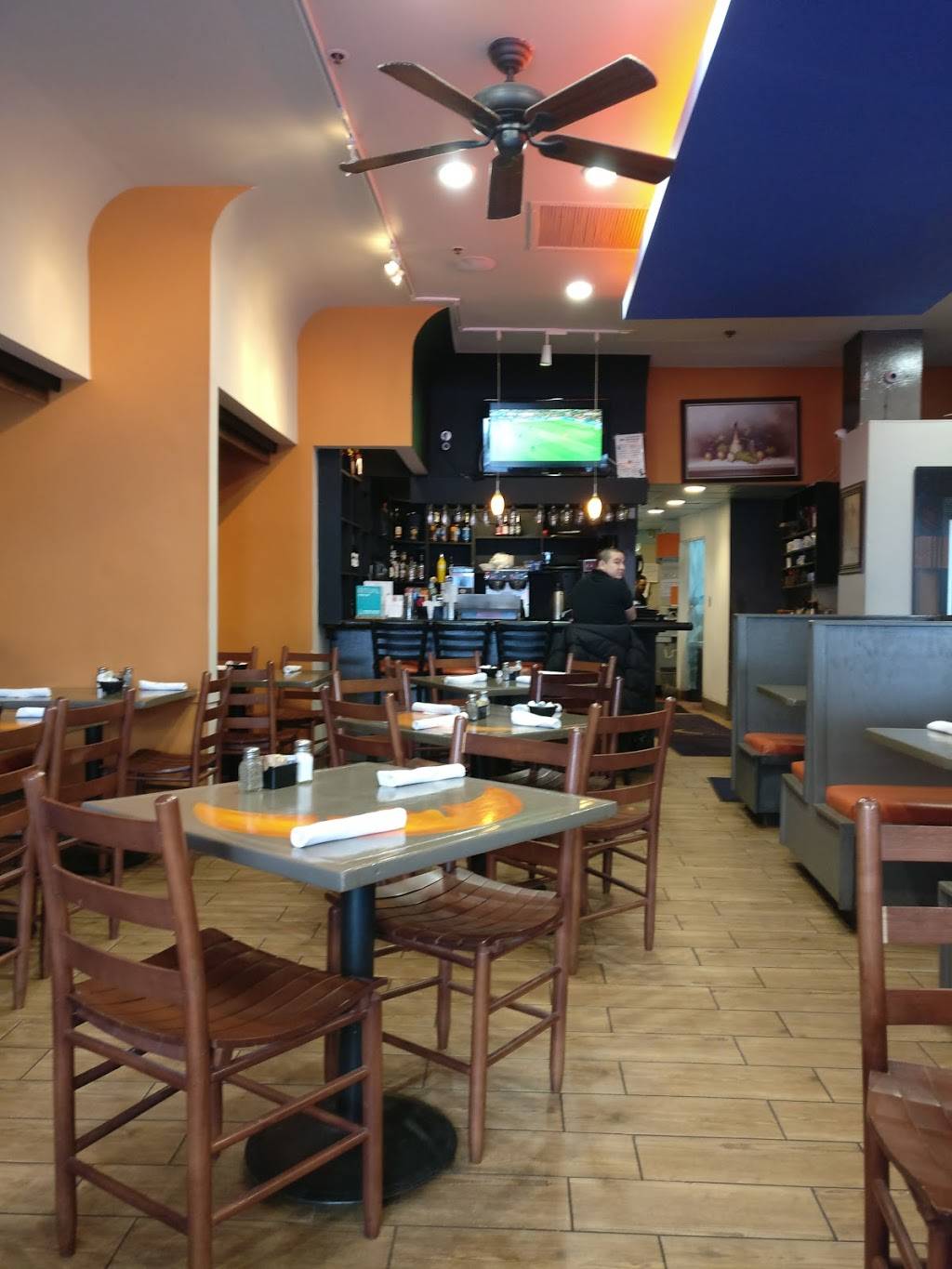 Luna Grill & Diner | restaurant | 1301 Connecticut Ave NW UNIT 1A, Washington, DC 20036, USA | 2028352280 OR +1 202-835-2280