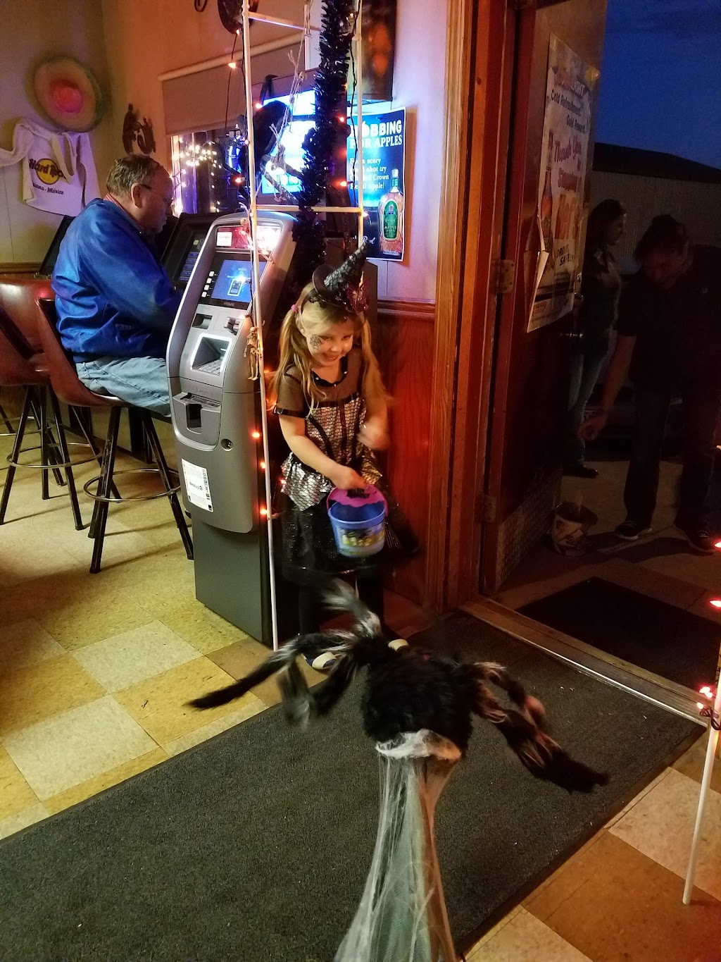 Hefs Bar and Grill | restaurant | 405 4th St, Chester, SD 57016, USA | 6054892388 OR +1 605-489-2388