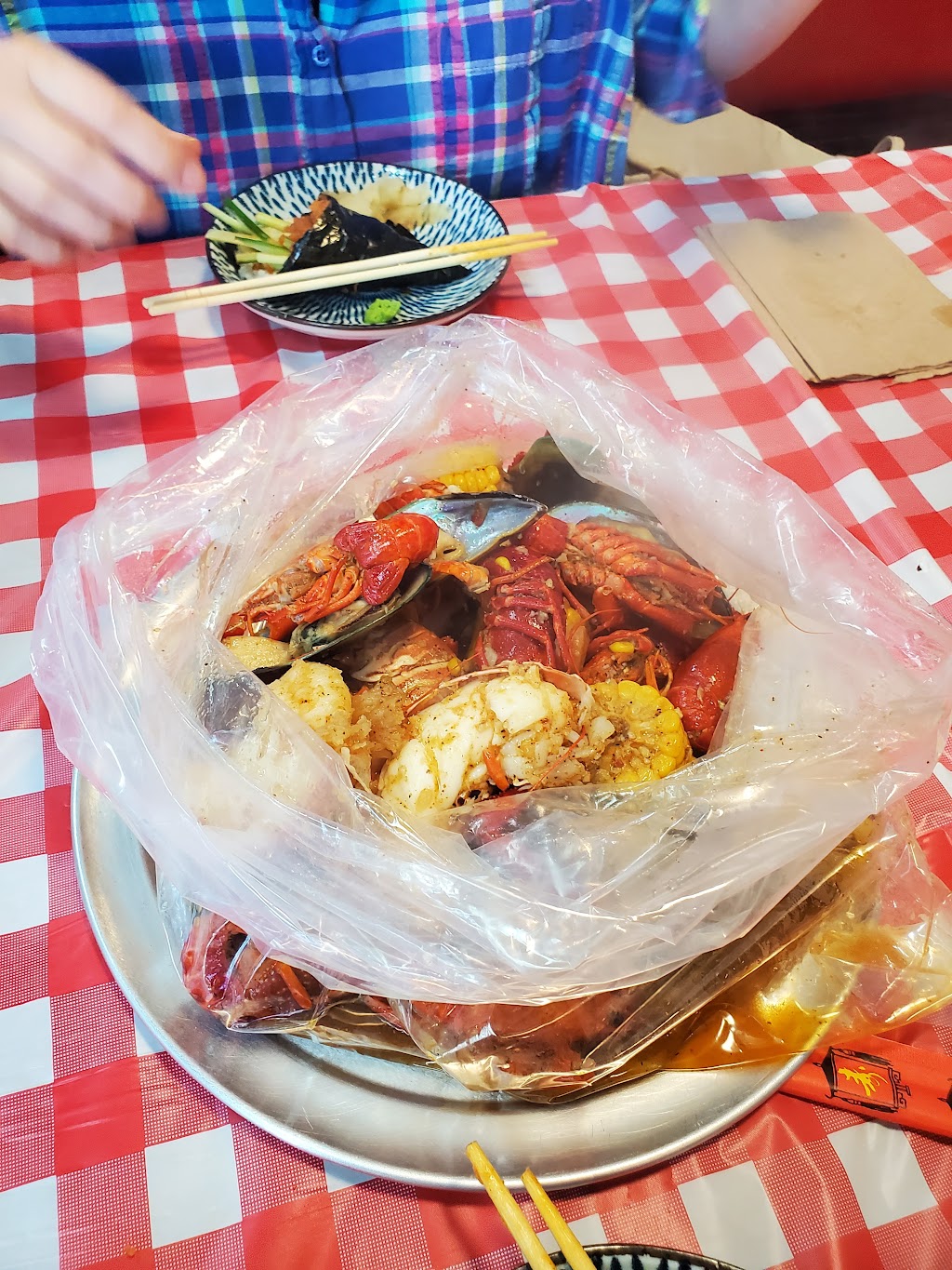 Krabby Island | restaurant | 1711 W Lugonia Ave #101, Redlands, CA 92374, USA | 9097928875 OR +1 909-792-8875