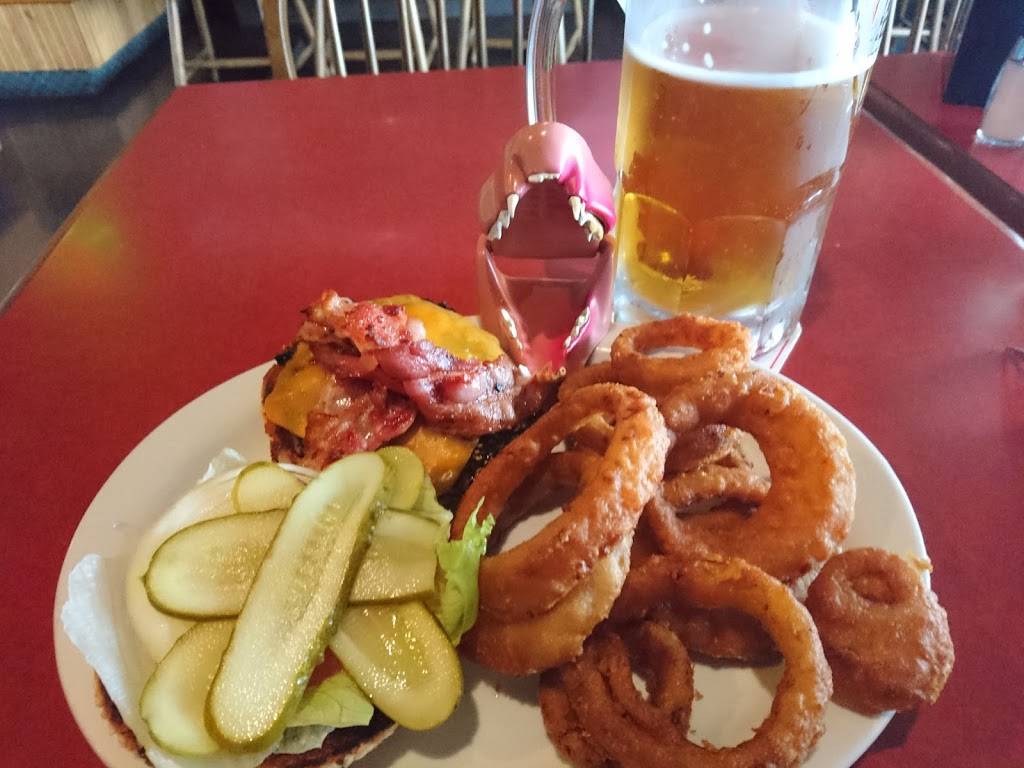 Wahoo Bar & Grill | restaurant | 39 Dundas St E, Trenton, ON K8V 1K6, Canada | 6133925551 OR +1 613-392-5551