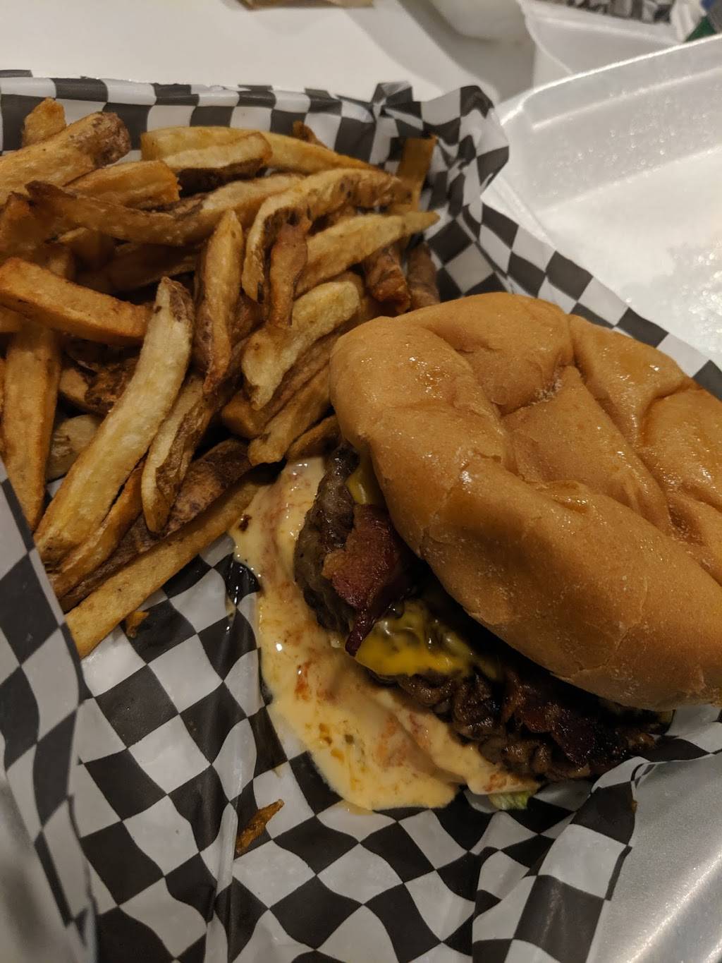 Burger st | restaurant | 4218 Lawrence ave E #13 (Lormor plaza, Scarborough, ON M1E 4X9, Canada | 4162861000 OR +1 416-286-1000