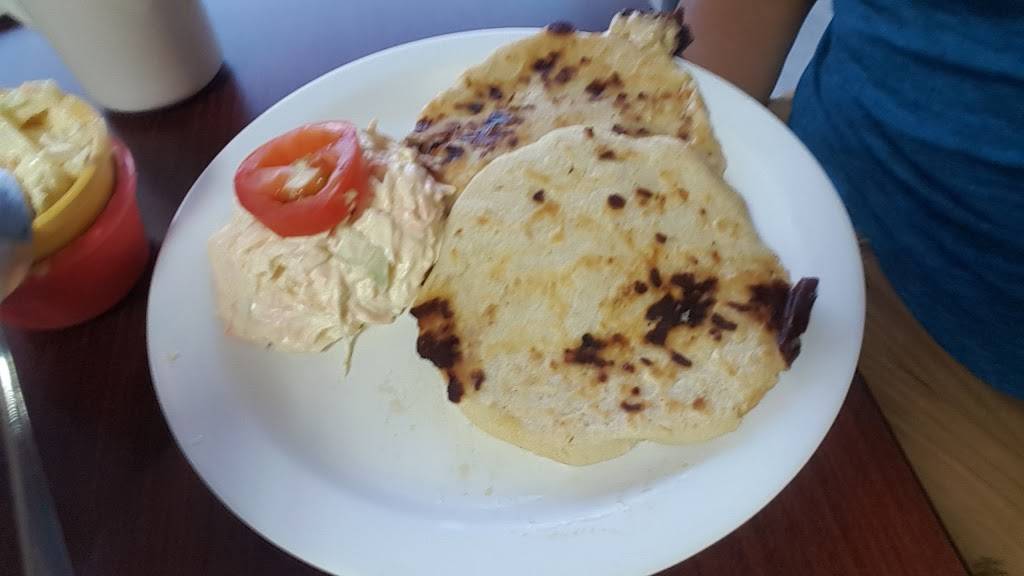 Pupusas Doña Lola | restaurant | 1002 Webb Chapel Rd, Carrollton, TX 75006, USA | 9724180129 OR +1 972-418-0129