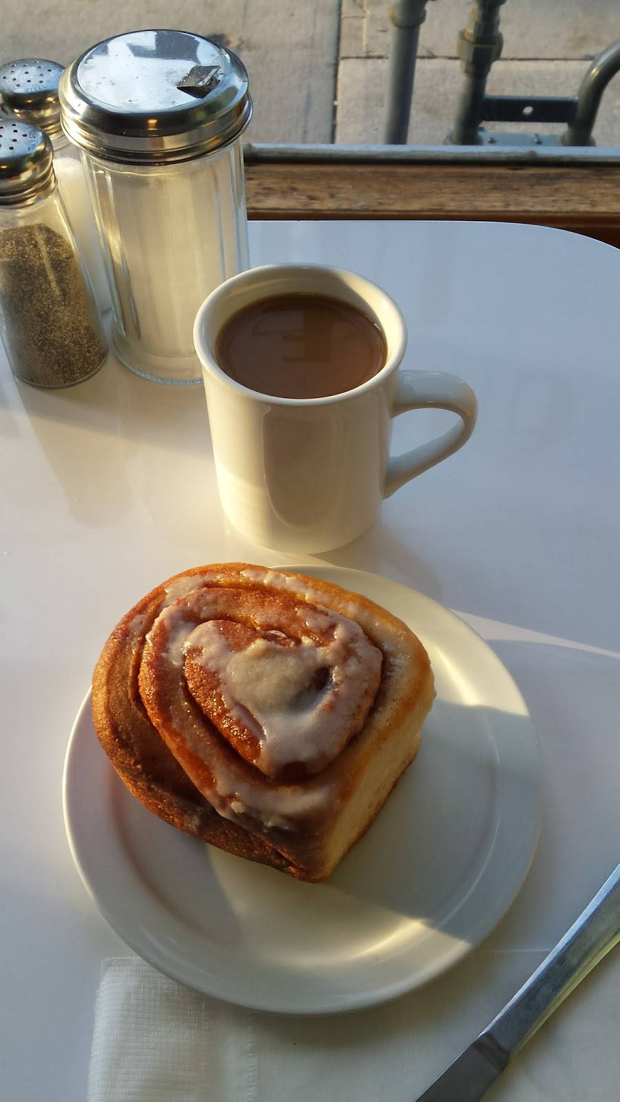 Gage Park Diner | restaurant | 975 Main St E, Hamilton, ON L8M 1N2, Canada | 2893898333 OR +1 289-389-8333