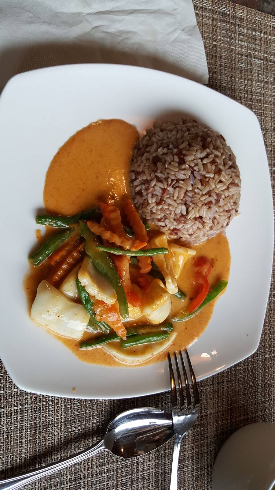 Ploi Thai | meal takeaway | 245 Paterson Ave, East Rutherford, NJ 07073, USA | 2019396799 OR +1 201-939-6799