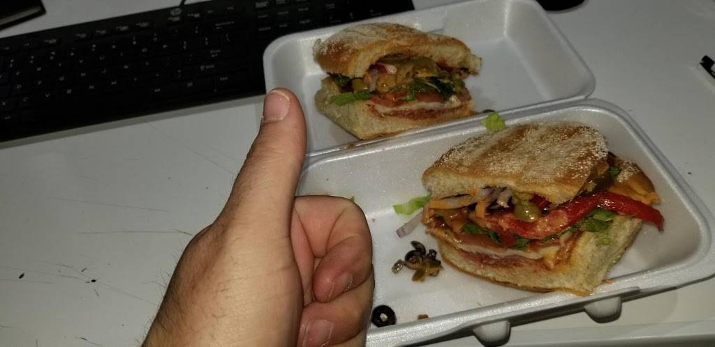 Roberto’s Corner | restaurant | 1034 Pleasant Park Rd, Ottawa, ON K1G 2A1, Canada | 6137990195 OR +1 613-799-0195