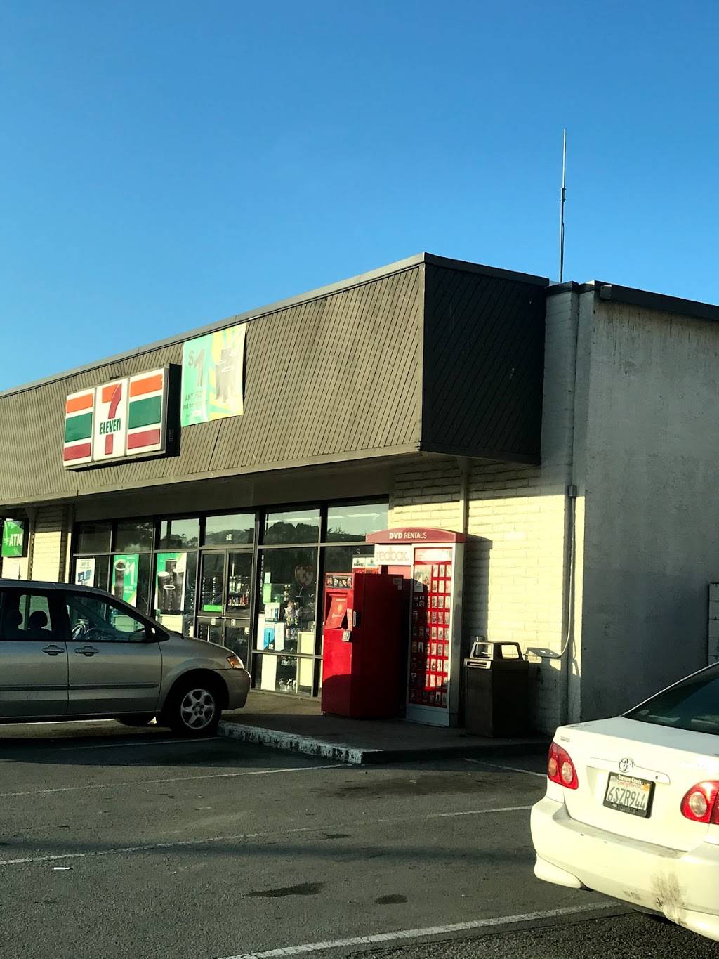 7-Eleven | bakery | 196 San Mateo Rd, Half Moon Bay, CA 94019, USA | 6507263215 OR +1 650-726-3215