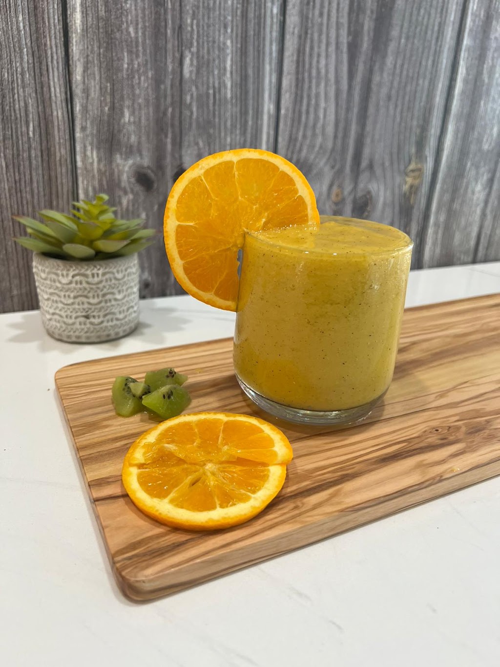 Love and Light Juice Bar | restaurant | 4257 Washington St UNIT A, Roslindale, MA 02131, USA | 8572949974 OR +1 857-294-9974