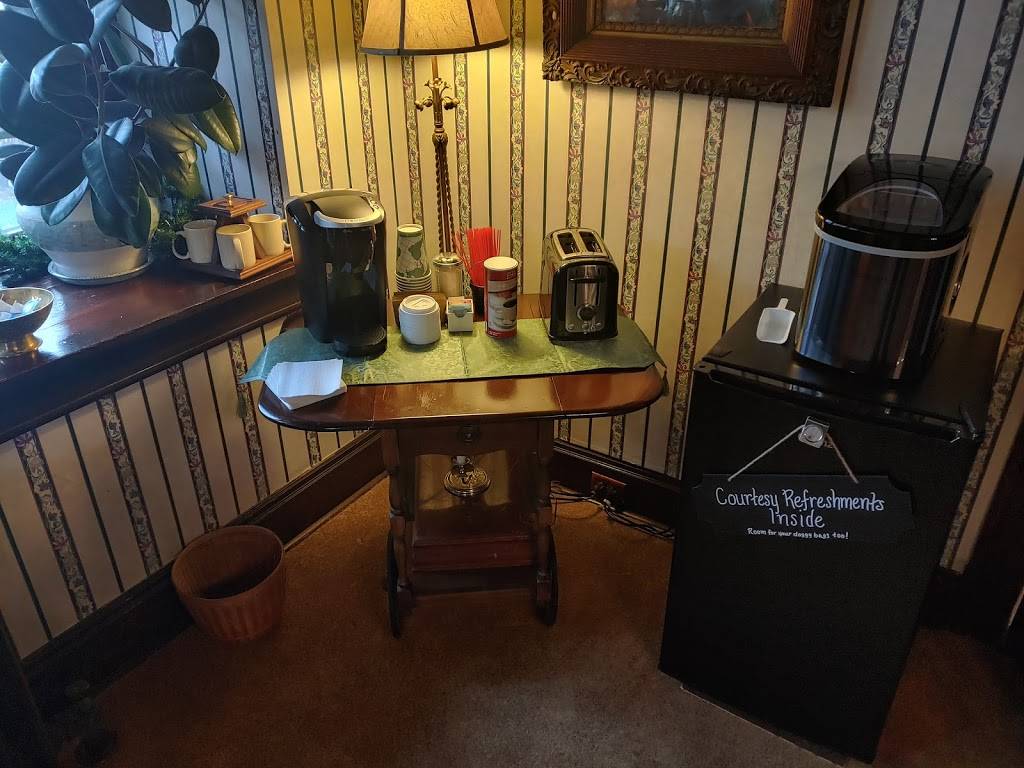 Brownsville Road House: Bed & Breakfast | cafe | 3406 Brownsville Rd, Pittsburgh, PA 15227, USA | 4128851242 OR +1 412-885-1242