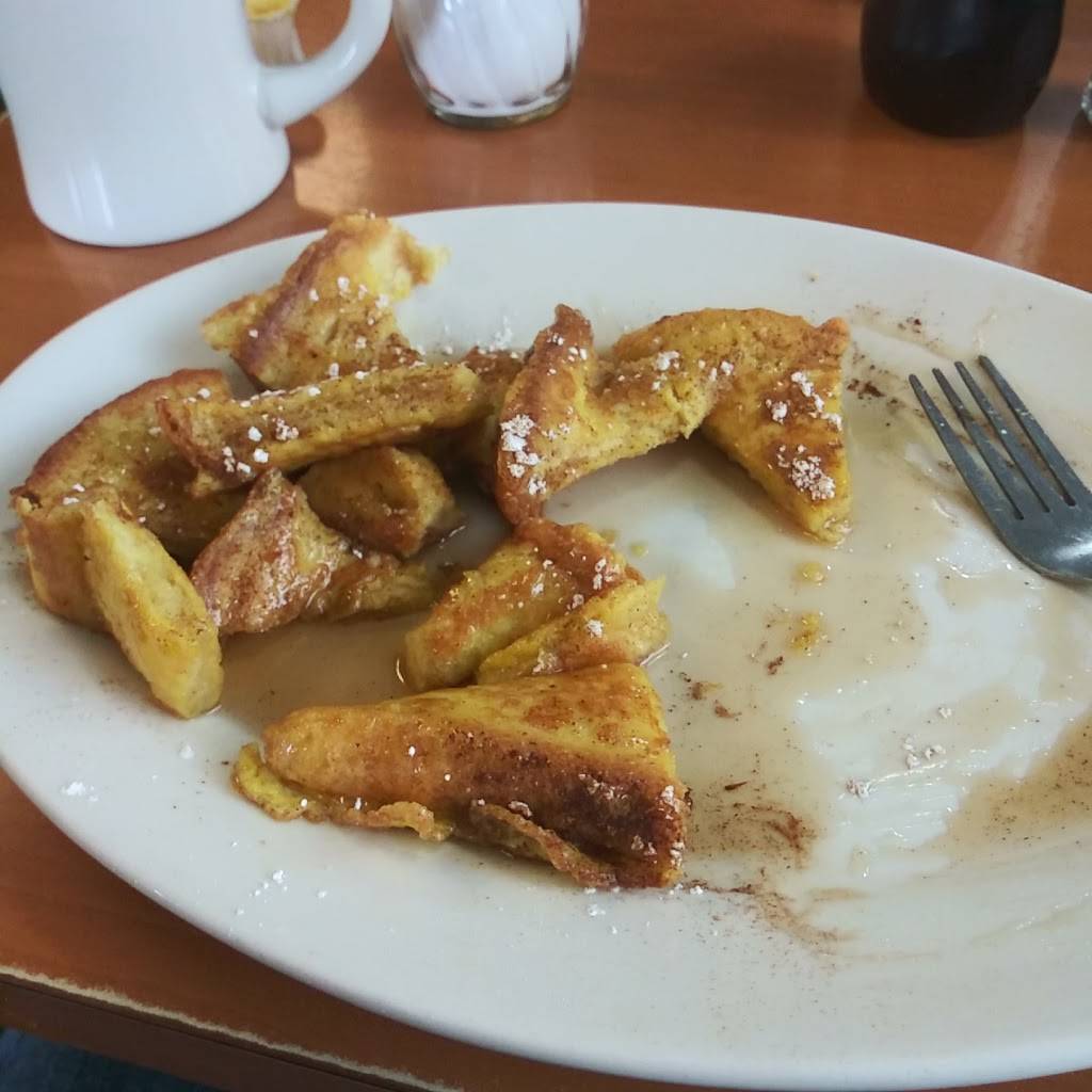 Georges Family Restaurant | restaurant | 1721 West Rd, Trenton, MI 48183, USA | 7346758680 OR +1 734-675-8680