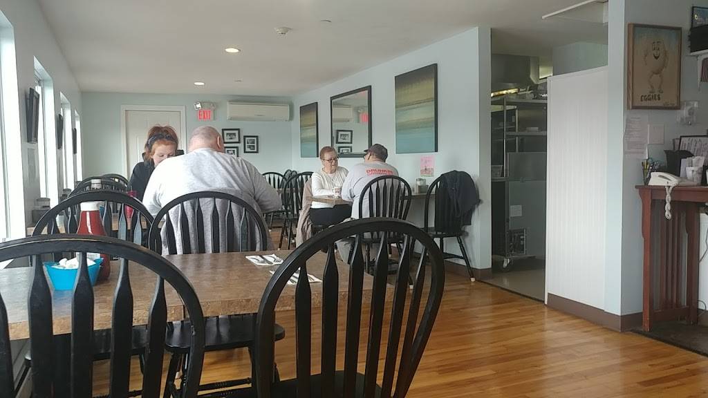 Eggie’s | restaurant | 6 Main St, Atkinson, NH 03811, USA | 6034891858 OR +1 603-489-1858