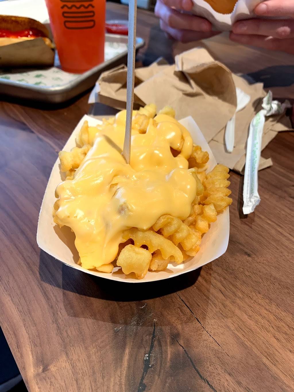 Shake Shack | restaurant | 186 NJ-35, Eatontown, NJ 07724, USA | 7328763641 OR +1 732-876-3641