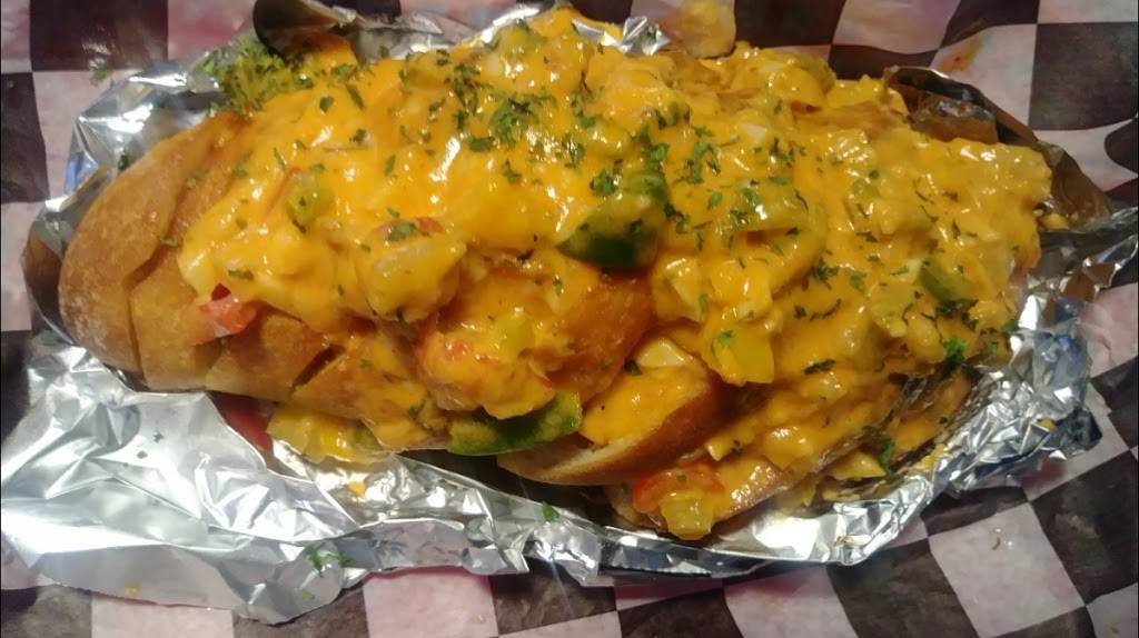 Reginas Cajun Kitchen | restaurant | 60 N Main St, Memphis, TN 38103, USA | 9017300384 OR +1 901-730-0384