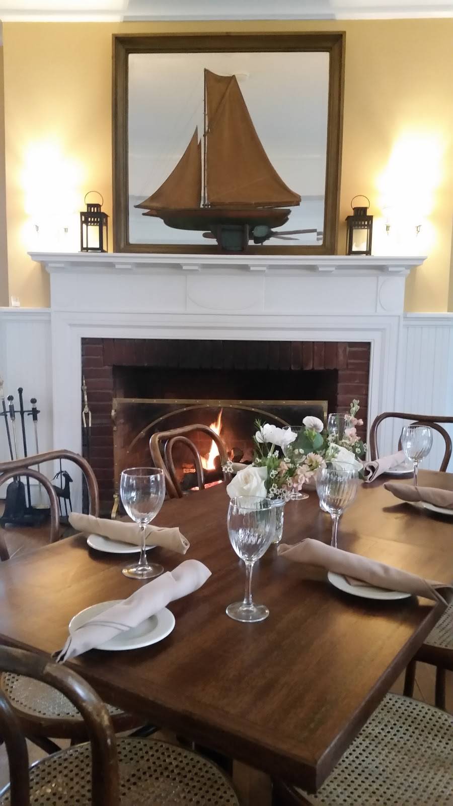 Rams Head Inn | restaurant | 108 S Ram Island Dr, Shelter Island Heights, NY 11965, USA | 6317490811 OR +1 631-749-0811