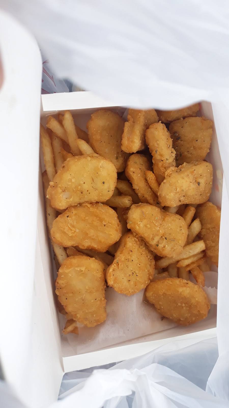 Yummy Chicken & Pizza | meal takeaway | 5579 N Broad St, Philadelphia, PA 19141, USA | 2677666337 OR +1 267-766-6337