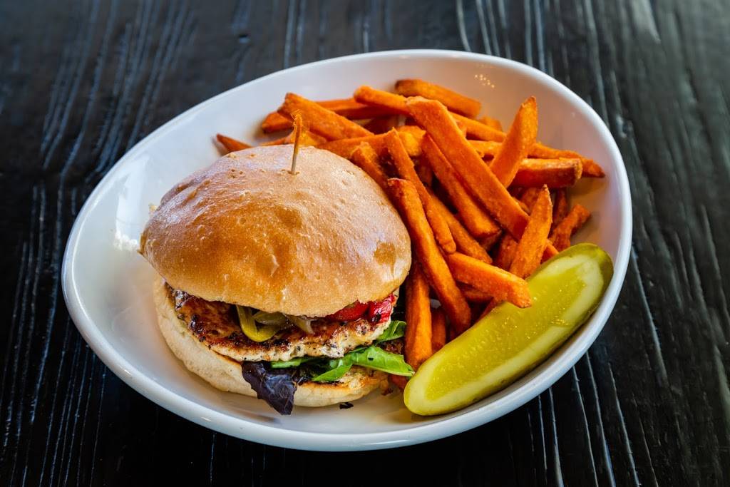 Little Pub Stratford | restaurant | 10 Washington Pkwy, Stratford, CT 06615, USA | 2036127523 OR +1 203-612-7523