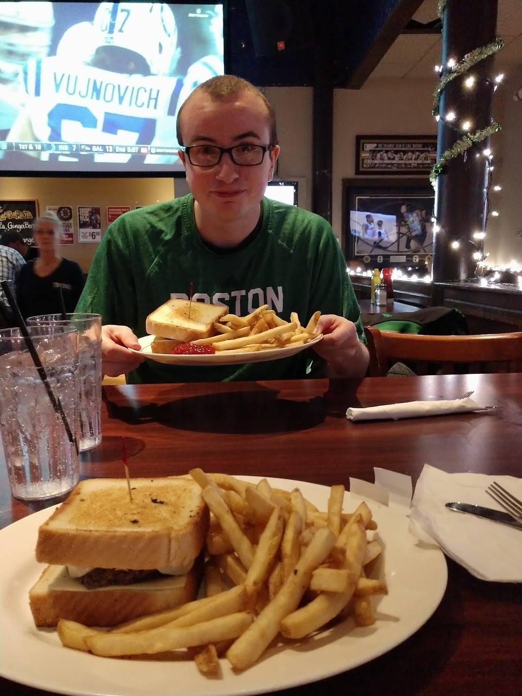 Boston Sports Grille | restaurant | 132 Canal St, Boston, MA 02114, USA | 8572847940 OR +1 857-284-7940