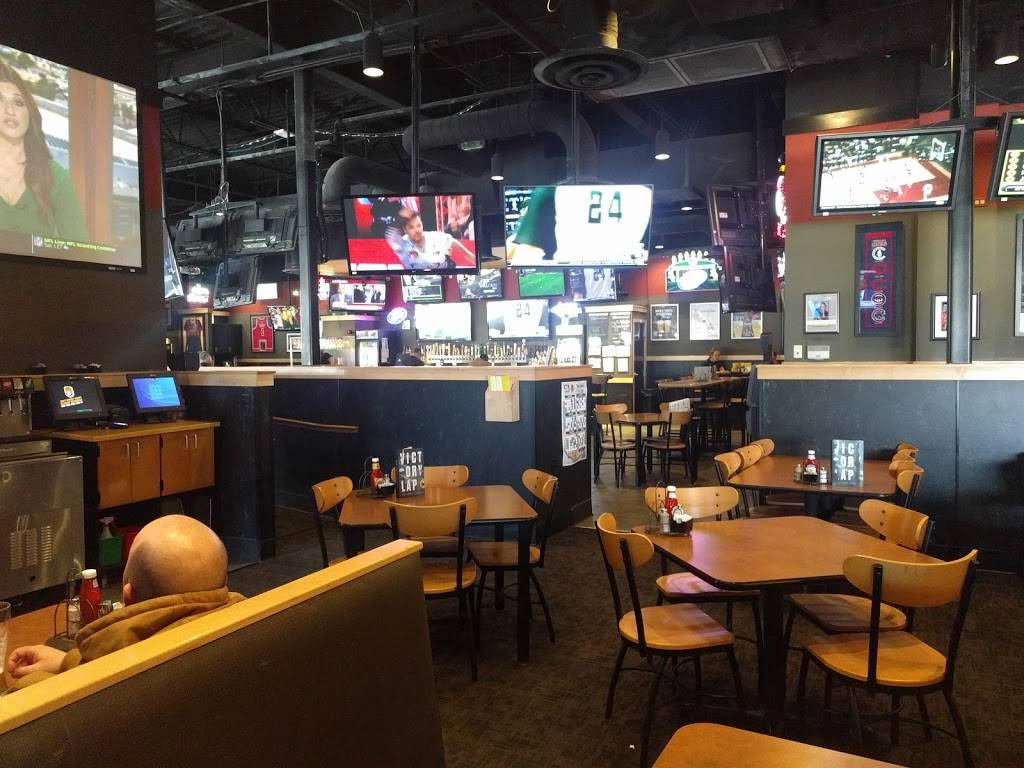 Buffalo Wild Wings | restaurant | 7020 Carpenter Rd, Skokie, IL 60077, USA | 8473299333 OR +1 847-329-9333