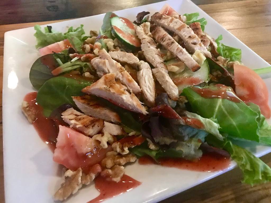 Hen House Sports Bar & Grille | restaurant | 85 S Main St, Newton, NH 03858, USA | 6033821705 OR +1 603-382-1705