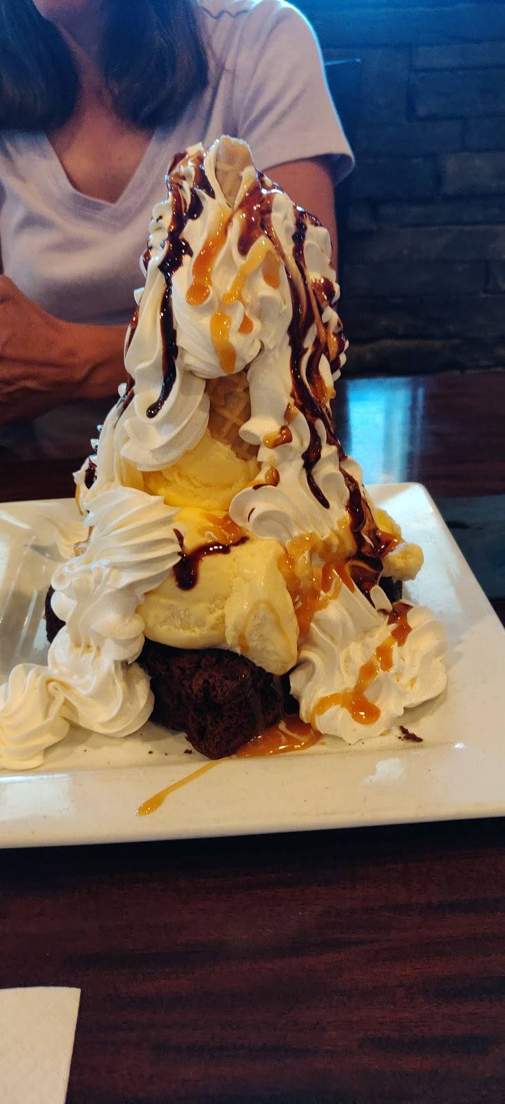 Black Rock Bar & Grill | restaurant | 10100 Highland Rd, Hartland, MI 48353, USA | 8106325500 OR +1 810-632-5500