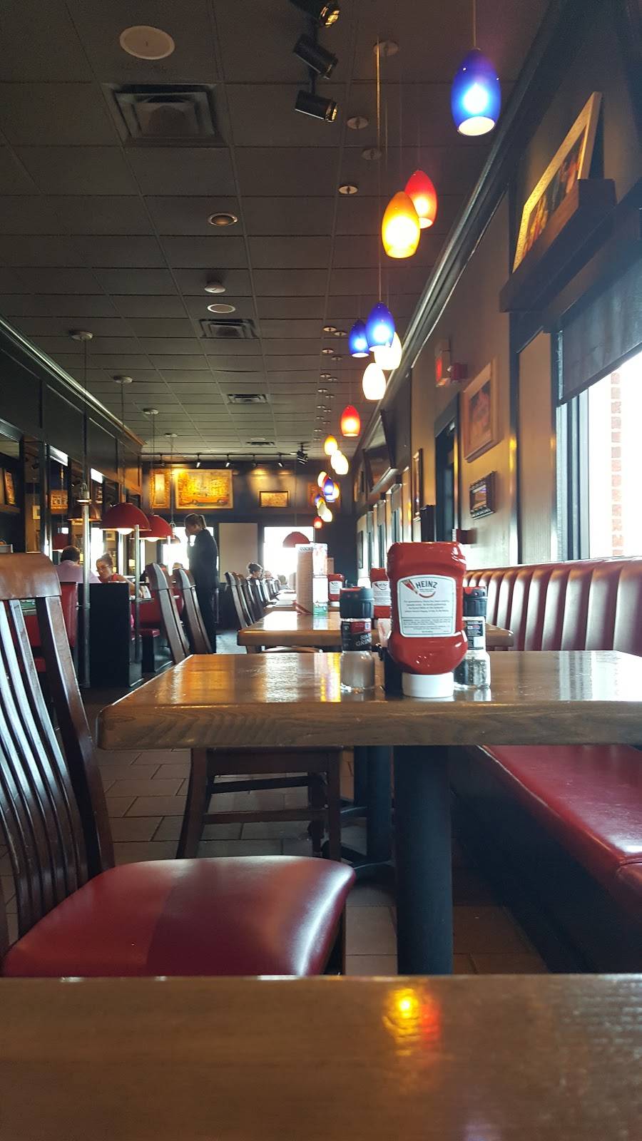 TGI Fridays | restaurant | 235 Fort Evans Rd NE, Leesburg, VA 20176, USA | 7037373900 OR +1 703-737-3900