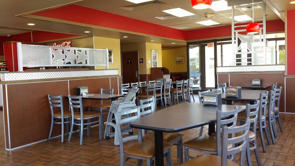 Hardees | restaurant | 1523 E College Ave, Normal, IL 61761, USA | 3094545420 OR +1 309-454-5420