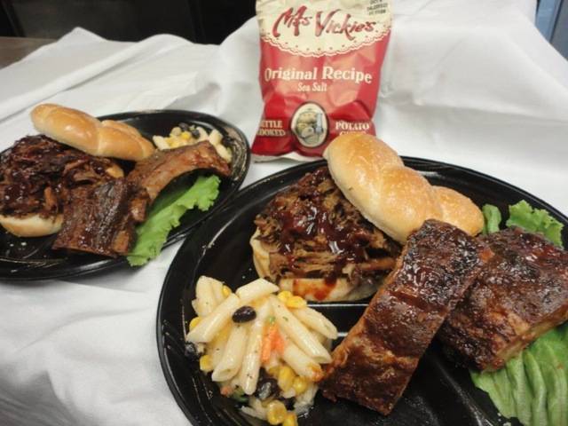 Hog Wild BBQ, Restaurant and Catering | restaurant | 154 W Lakewood Blvd, Holland, MI 49424, USA | 6163949453 OR +1 616-394-9453