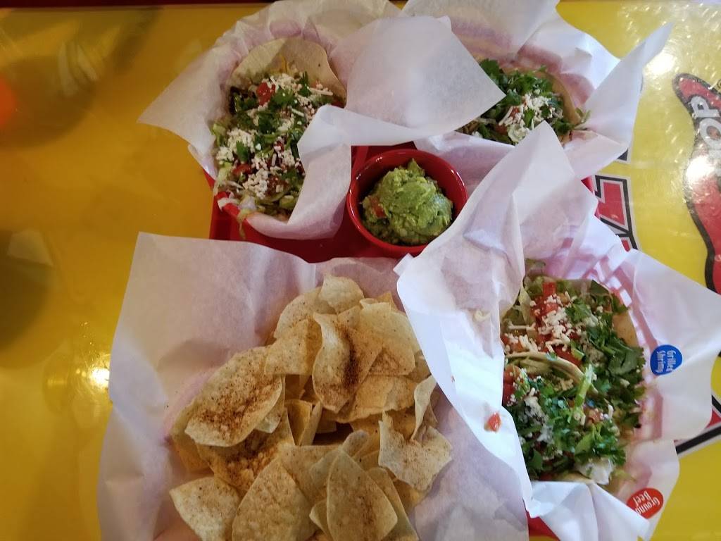 Fuzzys Taco Shop | restaurant | 5621 E. Fowler Avenue Units 201-207, Tampa, FL 33617, USA | 8136445281 OR +1 813-644-5281