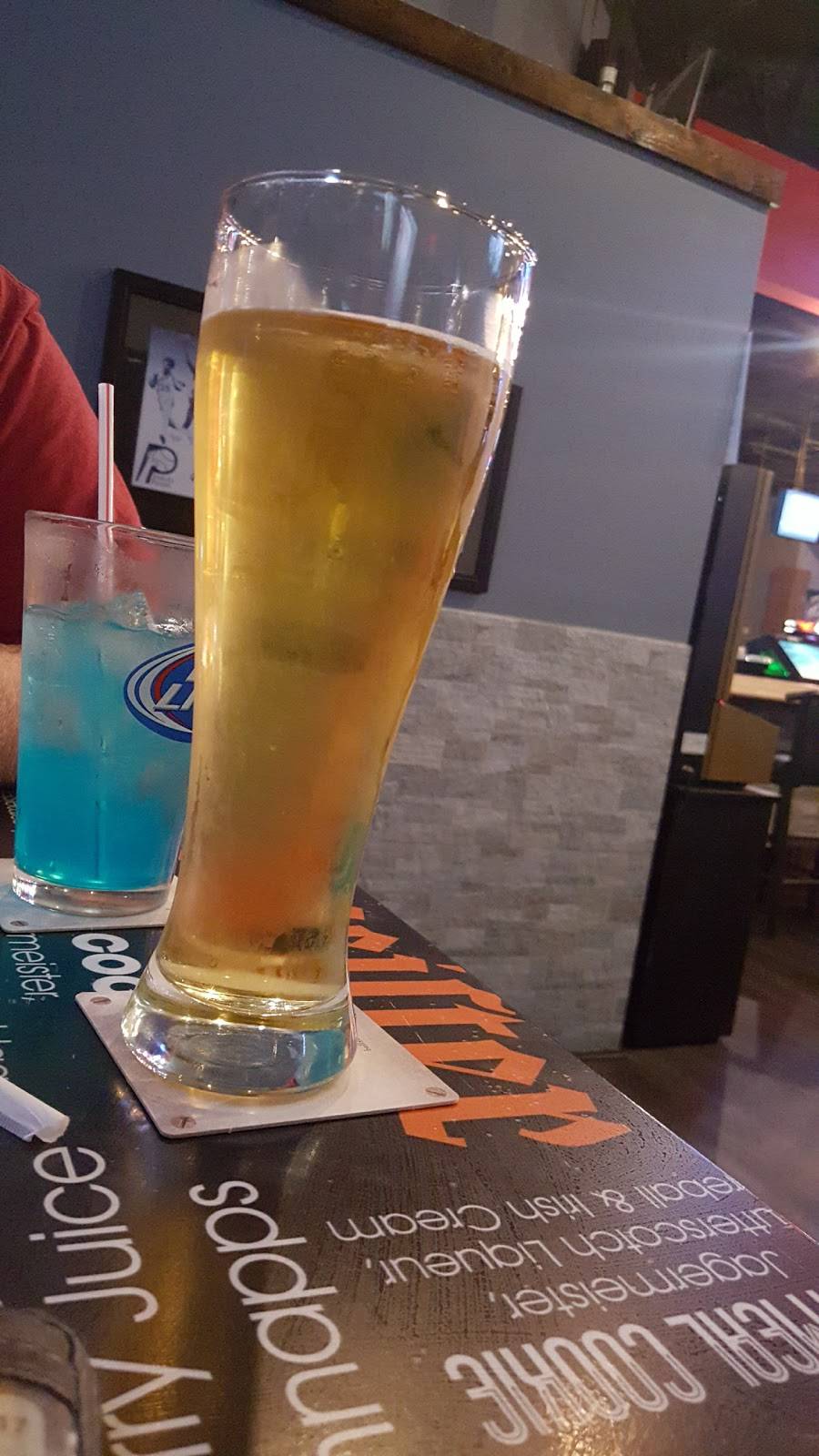 Sidelines Sports Pub | restaurant | 9283 E US Hwy 36, Avon, IN 46123, USA | 3172730199 OR +1 317-273-0199