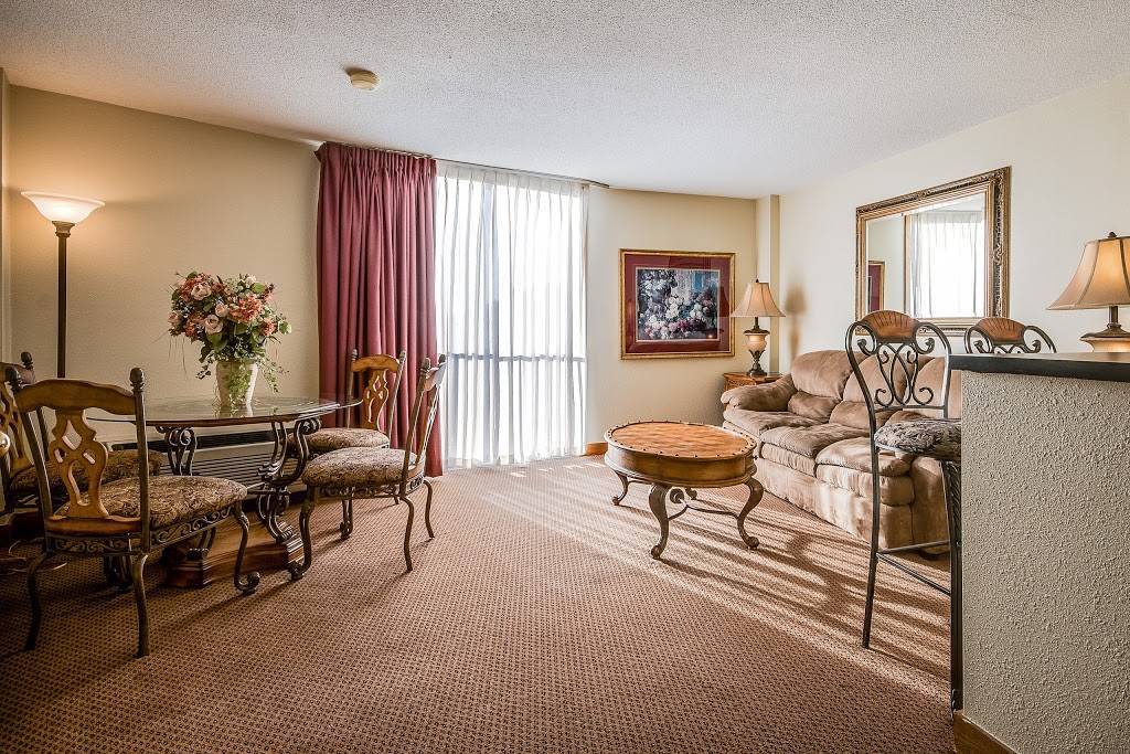 The Plaza Hotel & Suites | restaurant | 201 N 17th Ave, Wausau, WI 54401, USA | 7158454341 OR +1 715-845-4341