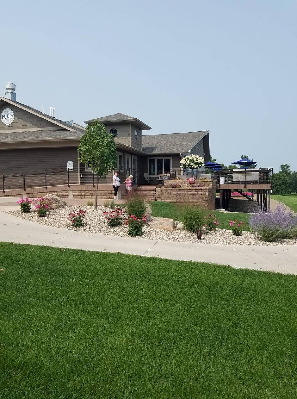 Pub19 Bar & Grill | restaurant | 1665 IA-86, Spirit Lake, IA 51360, USA | 7123328142 OR +1 712-332-8142