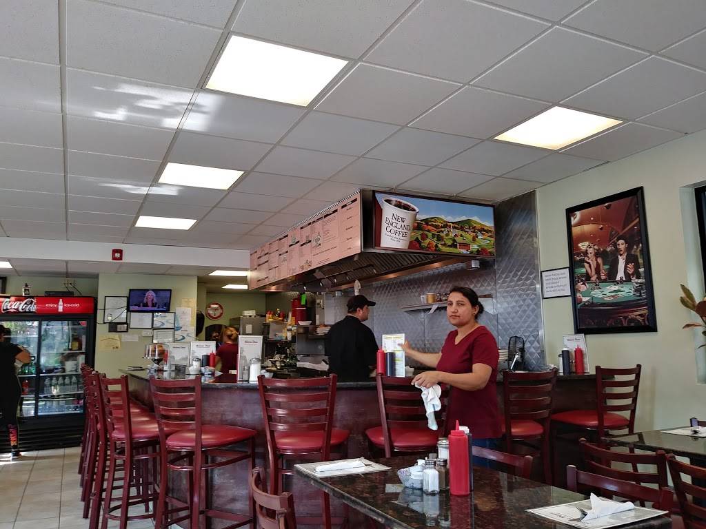 Melrose Diner | restaurant | 44 W Wyoming Ave, Melrose, MA 02176, USA | 7816625637 OR +1 781-662-5637