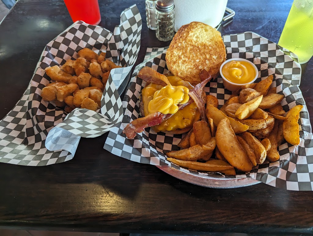 Fuddruckers | restaurant | 2011 Overland Ave, Billings, MT 59102, USA | 4066565455 OR +1 406-656-5455