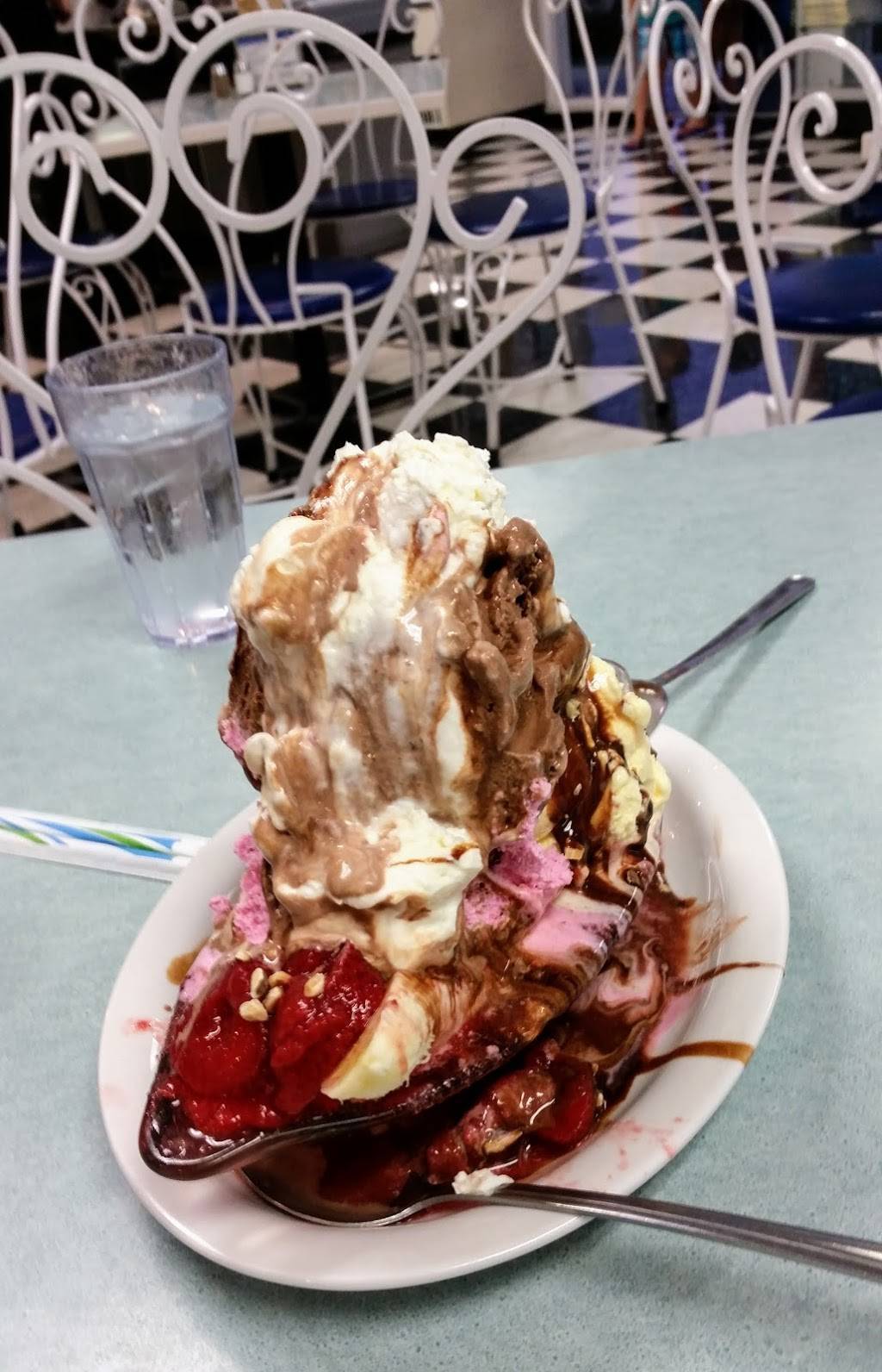 Leatherbys Family Creamery | restaurant | 2333 Arden Way, Sacramento, CA 95825, USA | 9169208382 OR +1 916-920-8382